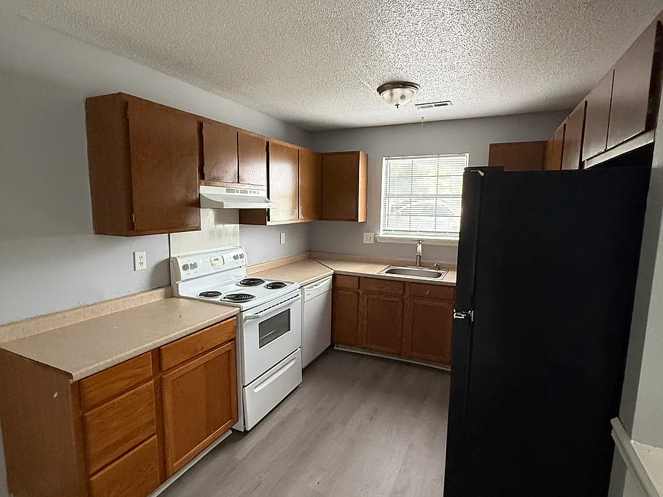 149 Angela Dr #357