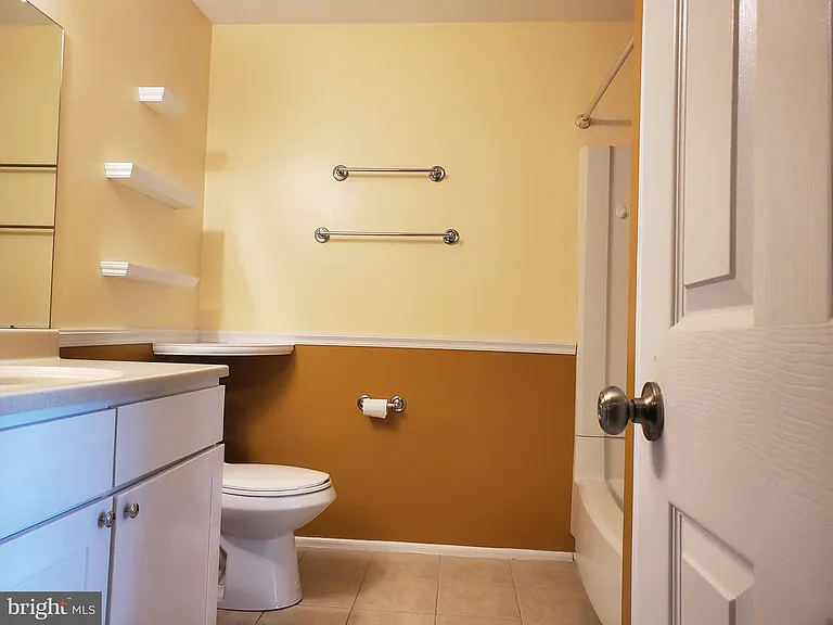 2205 Elberta Ln — Photo 7