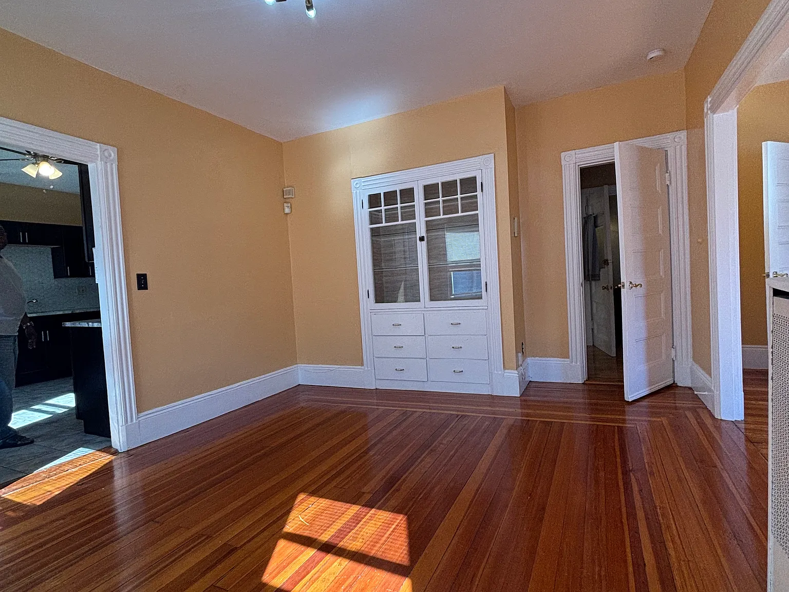 4 bed, 2060 sqft, $3,200 — Photo 3