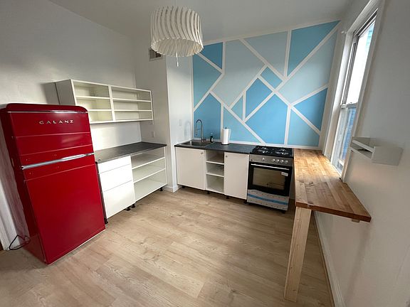 5th image of 3614 Roland Ave Floor 2