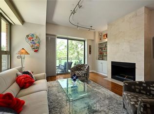 4950 Central St APT 207, Kansas City, MO 64112