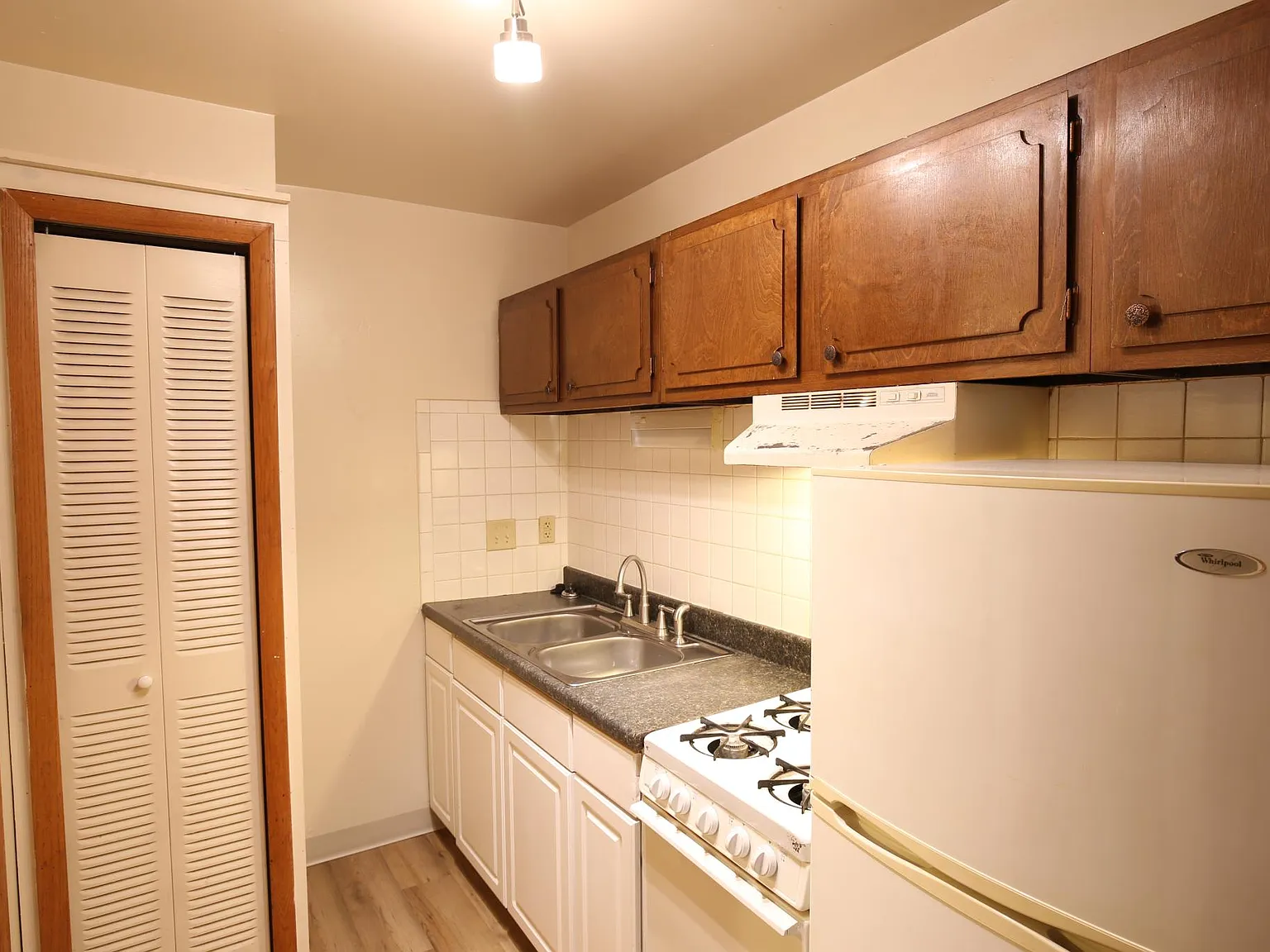 1 bed, 450 sqft, $855 — Photo 2