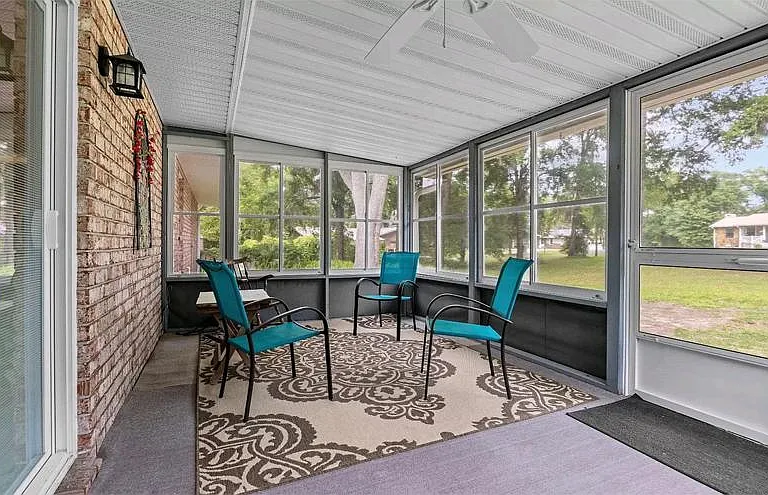 233 SE Sandia Way — Photo 12
