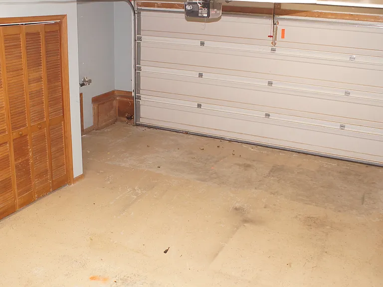 1221 Clearwater Ln — Photo 25