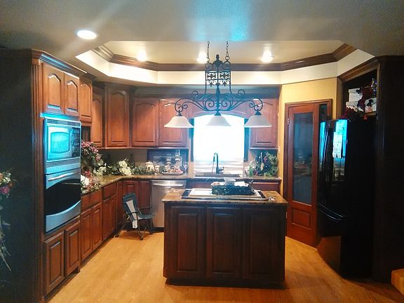 3rd image of 221 Crescent Dr