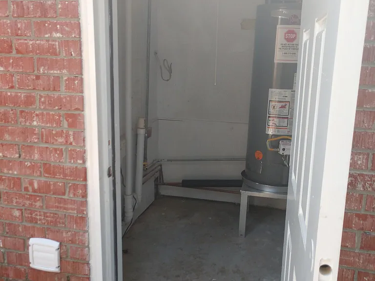 606 King St — Photo 3