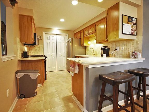 3rd image of 400 West Ave Unit L8