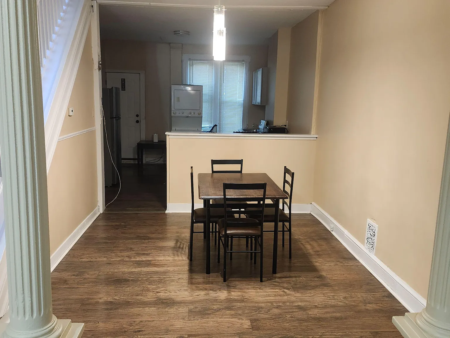 3 bed, 1.0 bath, 1500 sqft, $845 — Photo 2
