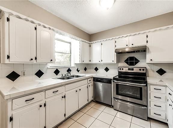 3rd image of 121 N Heights Dr