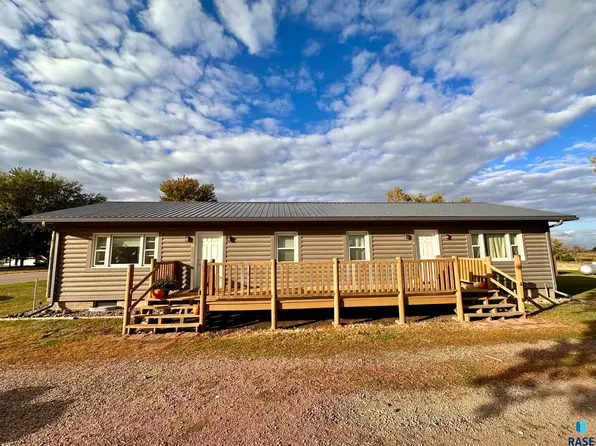406 SE 3rd St, Colman, SD 57017