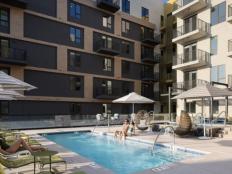 Resa Long Beach — Photo 23