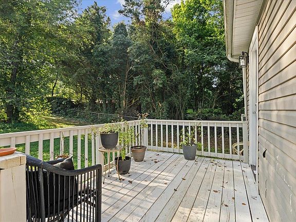 4th image of 158 Bonneville Dr