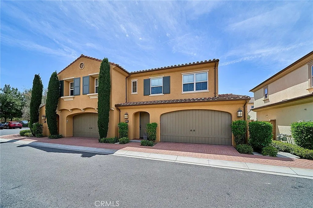 3 bed, 2.5 bath, 1654 sqft, $5,000 — Photo 1