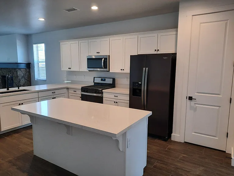 2335 S Polaris Way — Photo 2