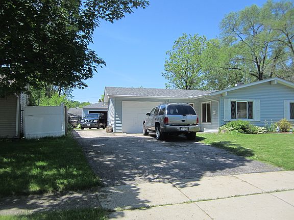2nd image of 714 Lincolnwood Dr