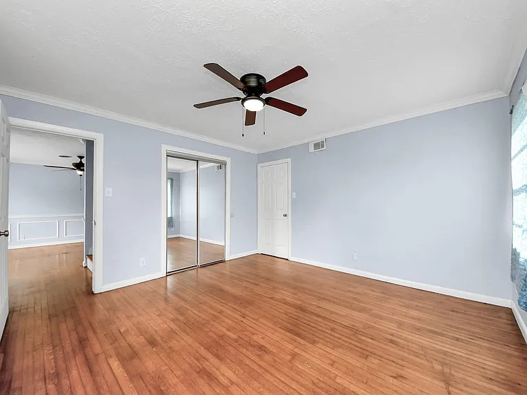 2513 Leslie St — Photo 25