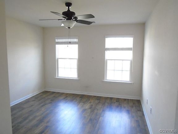 3rd image of 401 Queen Emily Pl