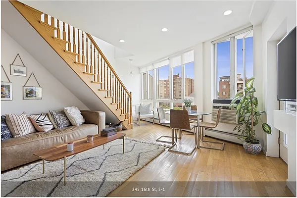 Rented by SERHANT. | media 15