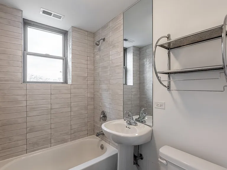 940 W Winona St #405 — Photo 12