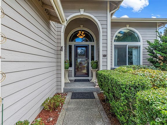 2nd image of 3906 71st Avenue NE