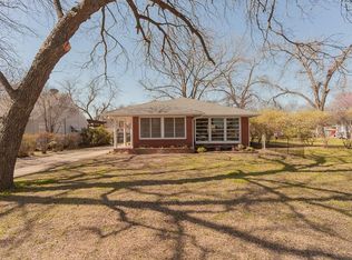 207 N Clay St, Ennis, TX 75119