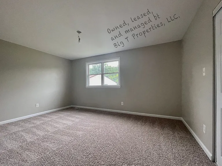 4 Regal Ct — Photo 12
