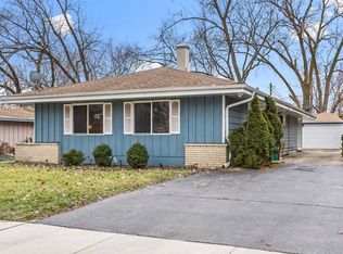 378 S Wolf Rd, Wheeling, IL 60090