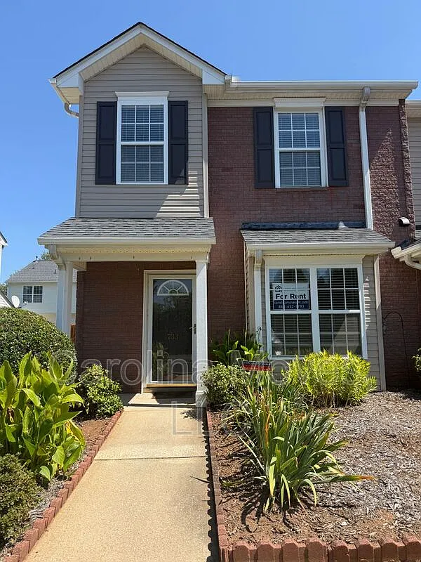 3 bed, 2.5 bath, 1455 sqft, $1,695 — Photo 1