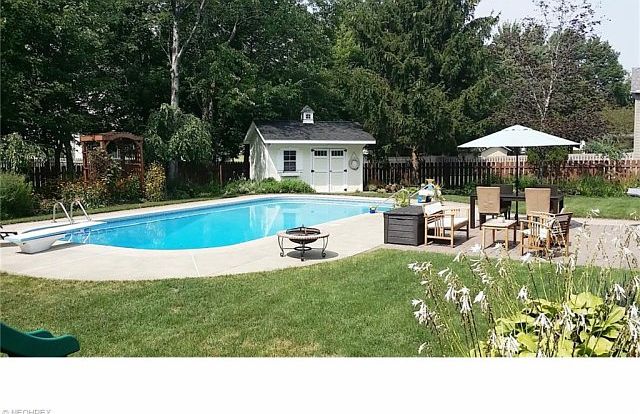 1st image of 376 Avon Point Ave