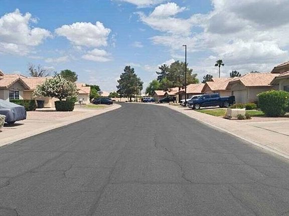 Exterior Neighborhood (street photo)