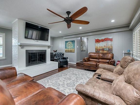 5th image of 1611 Little Creek Dr