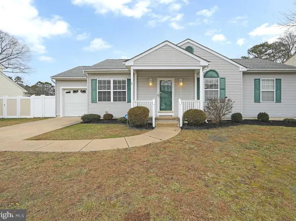 12 Hancock Ln, Berlin, NJ 08009