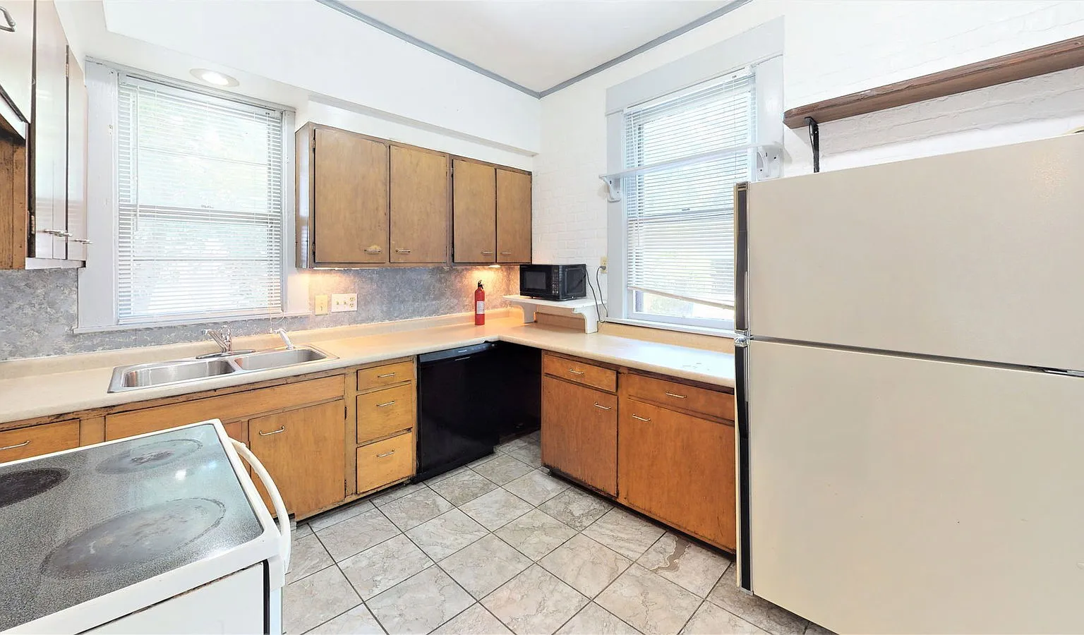 5 bed, 2.0 bath, $3,775 — Photo 3