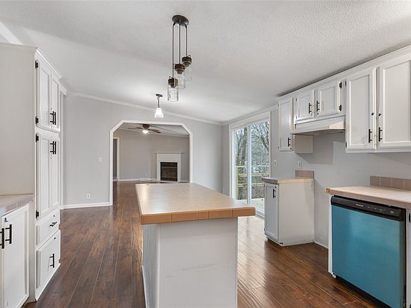 4th image of 12100 Maple Cir