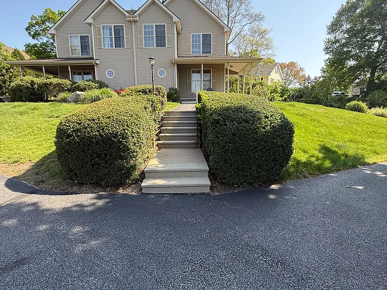 57B E Pattagansett Rd #B — Photo 2