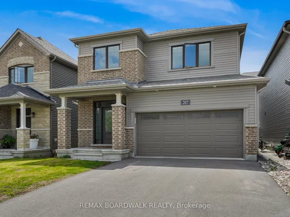 207 Aquarium Ave, Ottawa, ON K4A 1K7