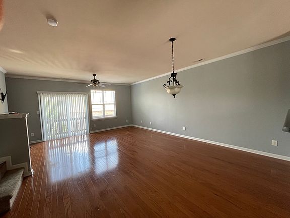 4th image of 718 Blossom Grove Dr