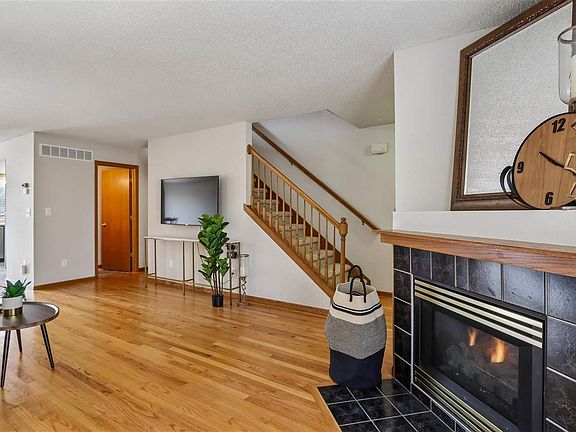 2nd image of 1929 Earl Rd