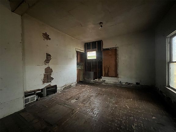 4th image of 3208 Bowdoin St