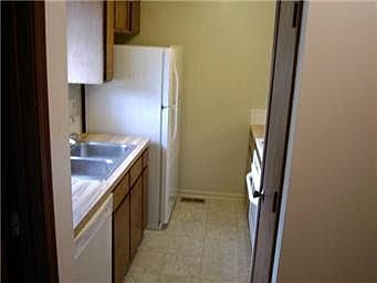 3rd image of 2916 Eaton St