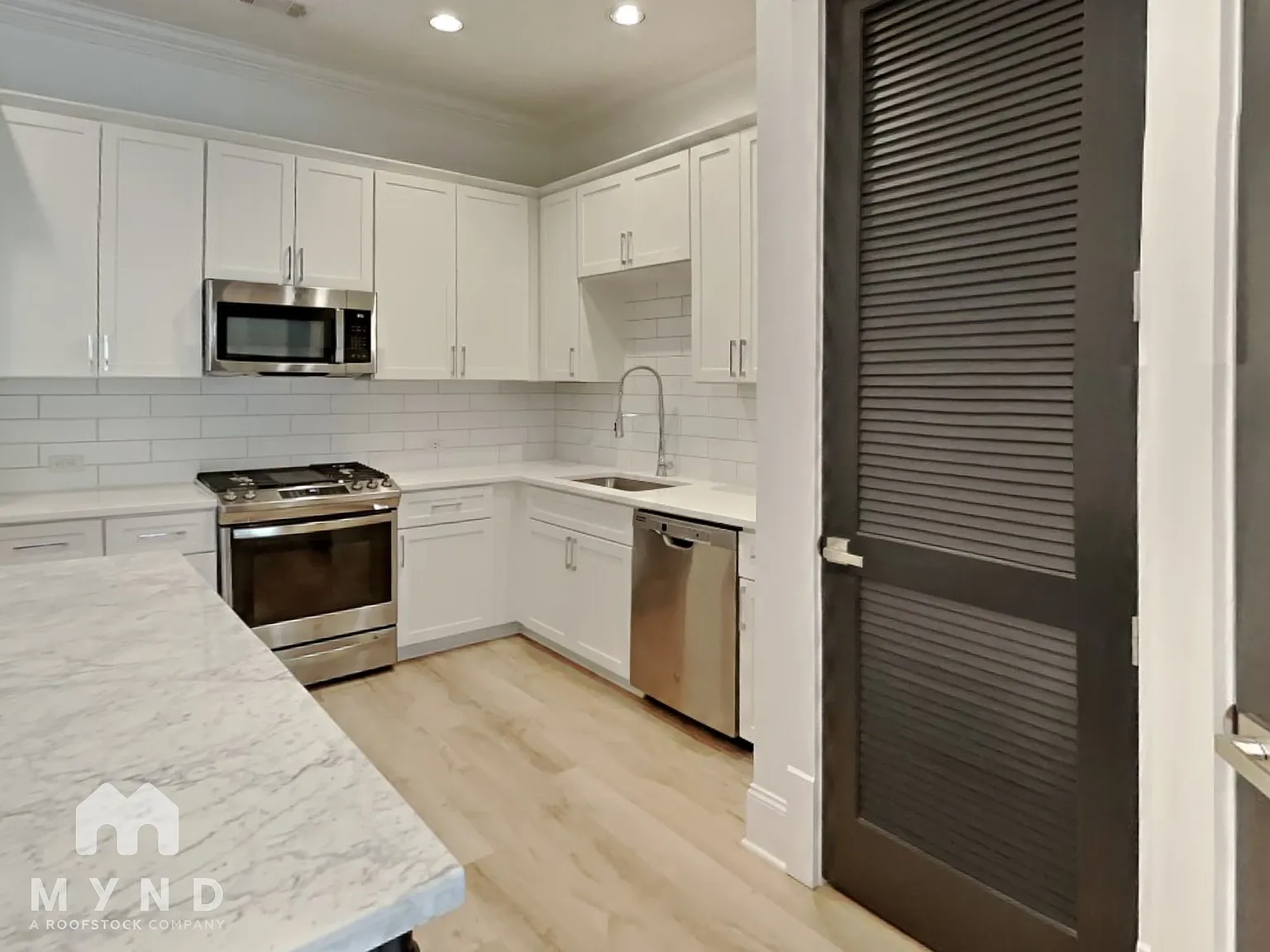 2 bed, 2.0 bath, 1419 sqft, $2,599 — Photo 2