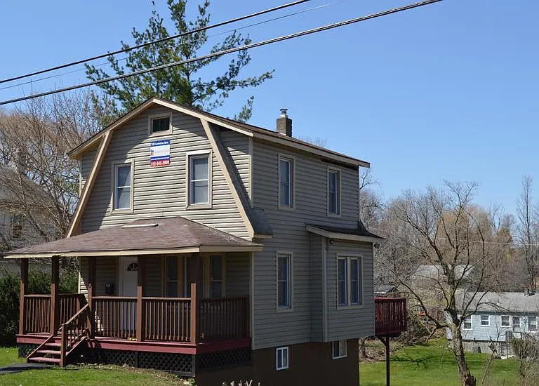 120 Lorraine Ave — Photo 1