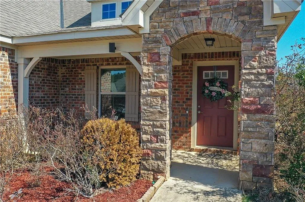 3 bed, 1867 sqft, $2,300 — Photo 4