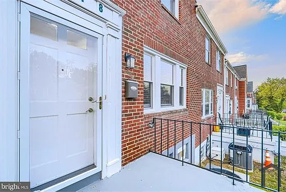 4 bed, $2,500 — Photo 3