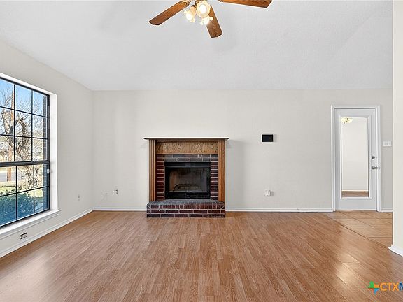 2nd image of 1060 Lindsey Cir
