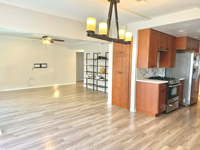 10946 Danbury St — Photo 4