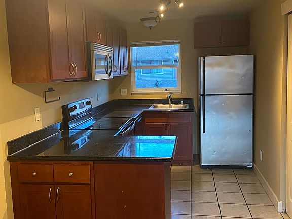 4th image of 20807-20807 109th Ln SE