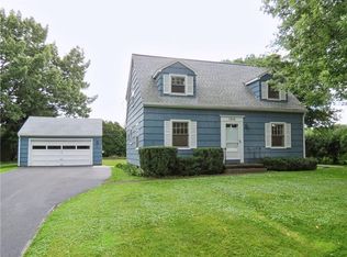 1060 Cherry Hill Ln, Webster, NY 14580