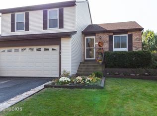 1107 Woodland Heights Blvd, Streamwood, IL