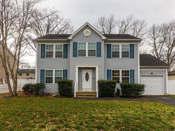 340 45th Street, Copiague, NY 11726